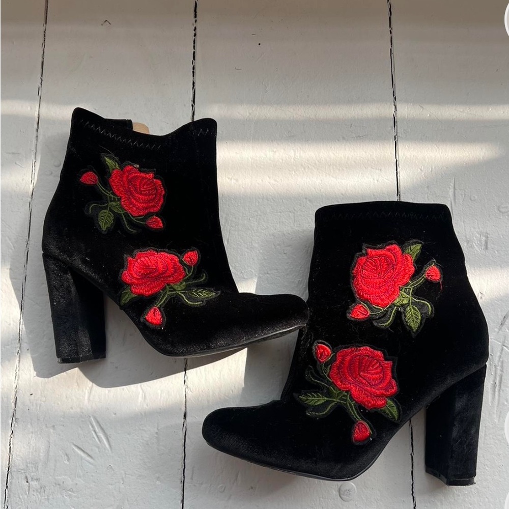 Size 6-7 black velvet heels with rose appliqué